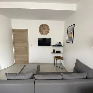1-c Superbe Tres Calme Et Bien Decore , Charleroi Belgium
